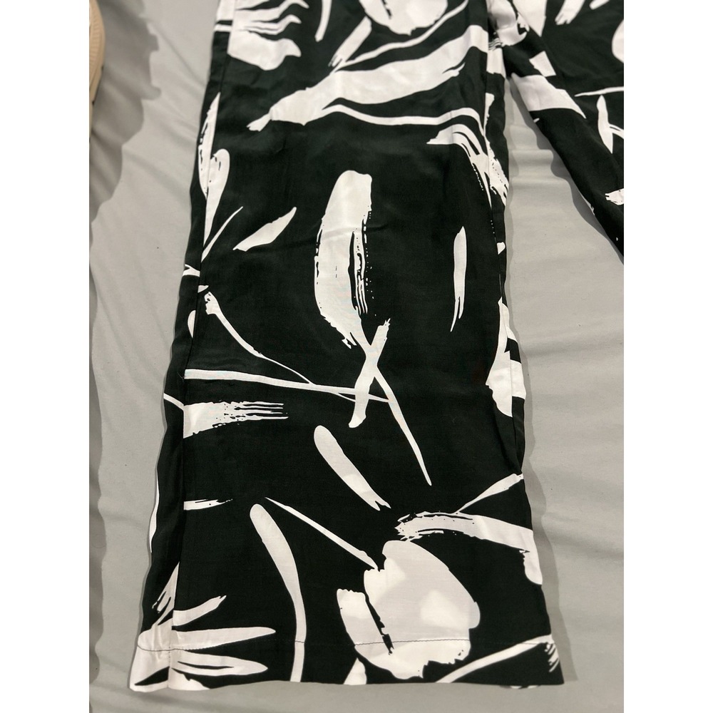 Tahari Women's Pants S/P Viscose Blend Abstract Print NWT Msrp $78 - Picture 3 of 9